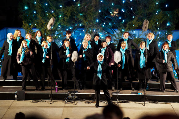 Vocal Dimension singing under the tree in Trafalgar Square